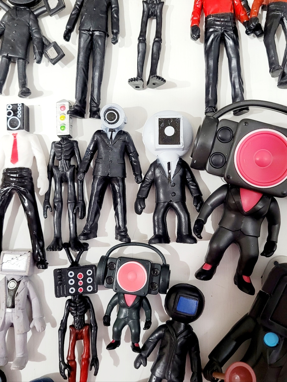 Skibidi Toilet Figure Lot of 24 Cameraman TV Man Speaker Man Mixed Characters - Picture 2 of 7